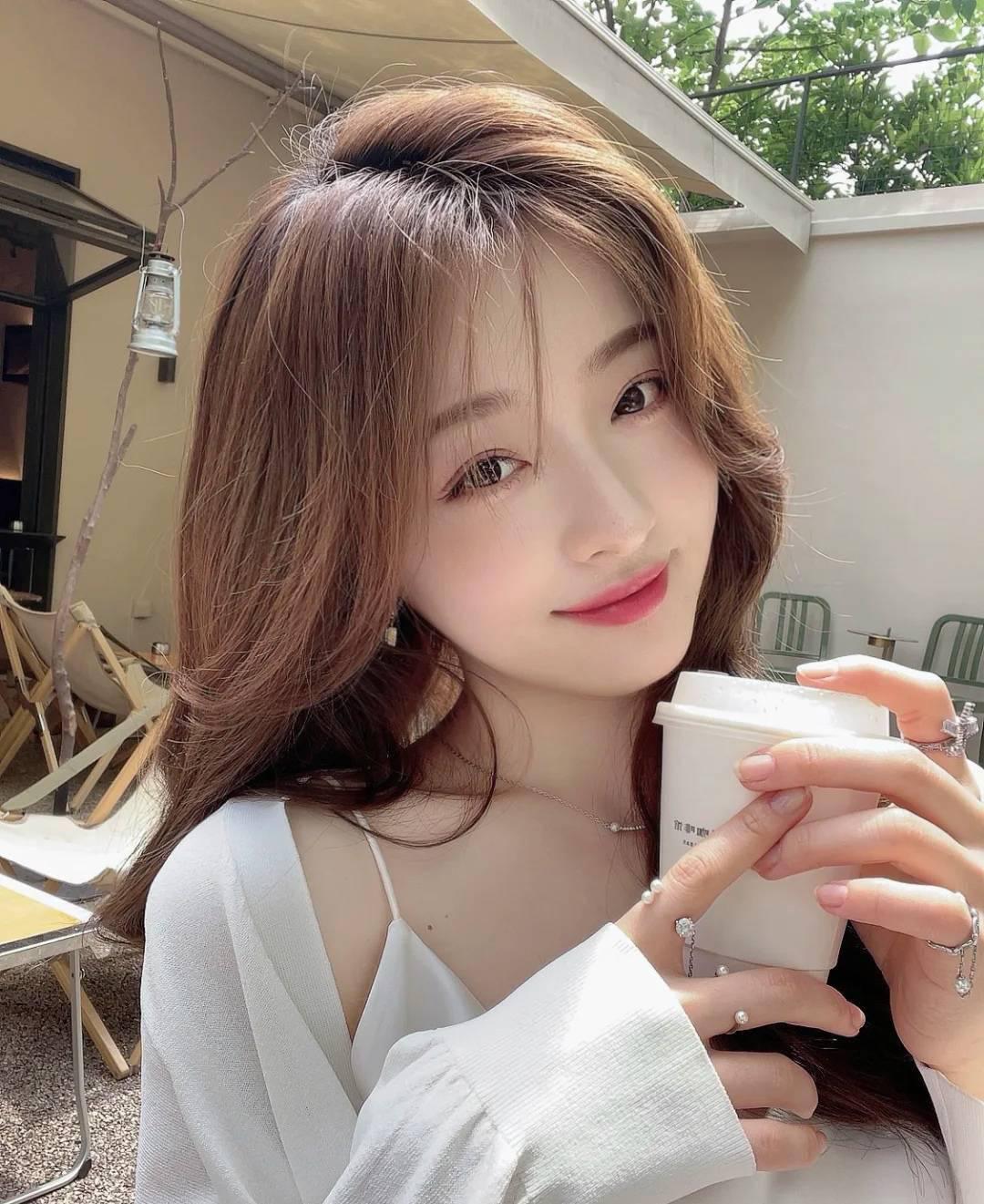 气质女神长腿美胸极致诱惑