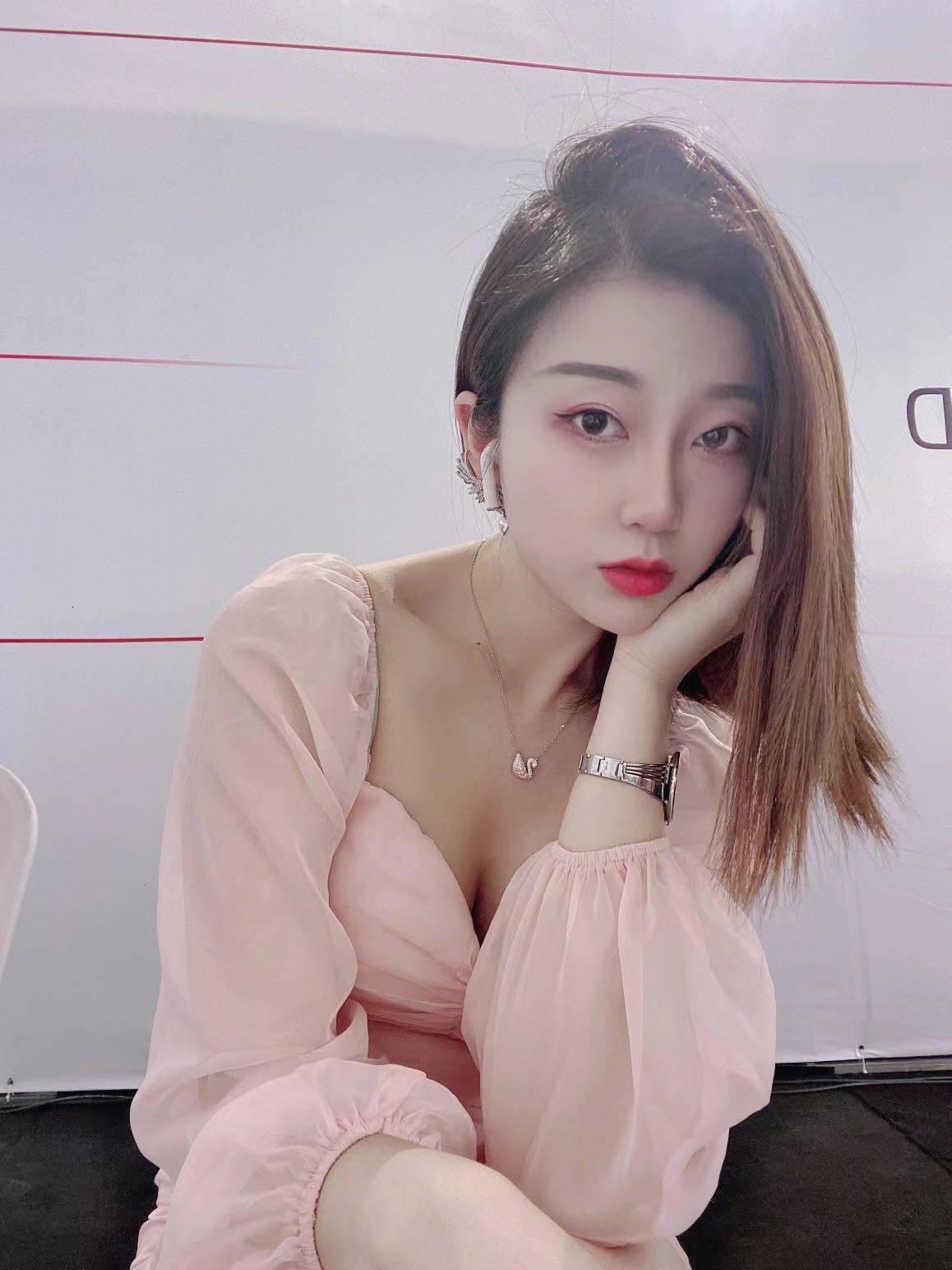 妹妹饥渴难耐 哪家哥哥怀抱温暖相爱